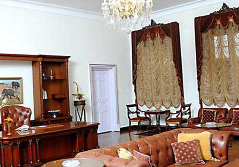 Hotel LaLiT Grand Palace 12