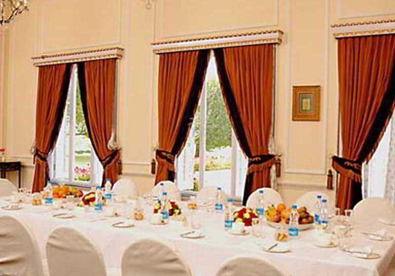 Hotel LaLiT Grand Palace 7