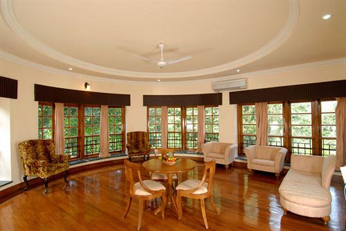 Hotel Aranya Nivas 5