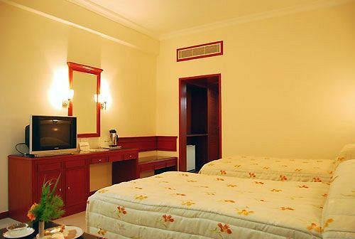 Hotel Breeze Residency 9