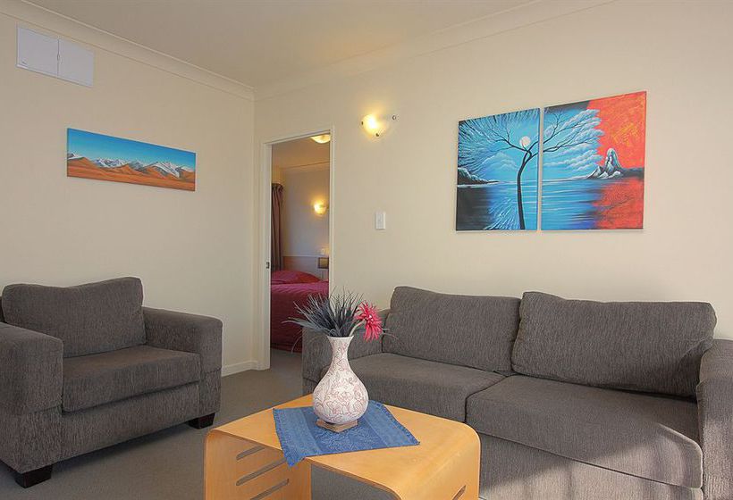 Taylor's Lodge Motel 1