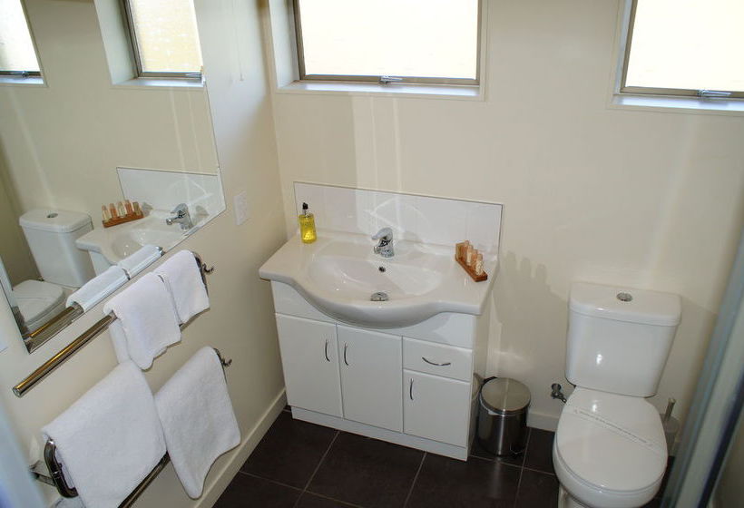 Taylor's Lodge Motel 11