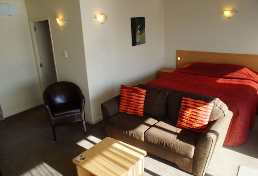 Taylor's Lodge Motel 16