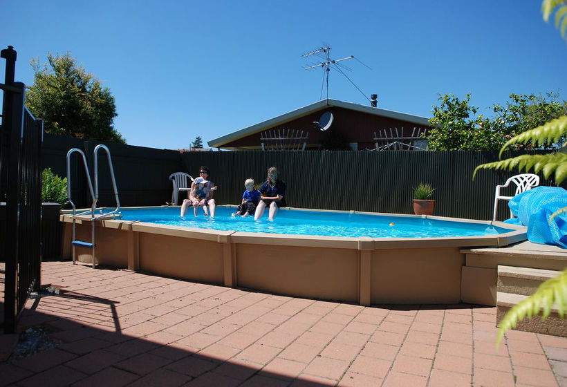 Taylor's Lodge Motel 18