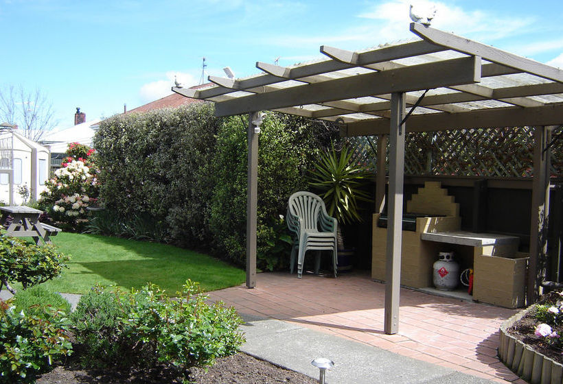 Taylor's Lodge Motel 3