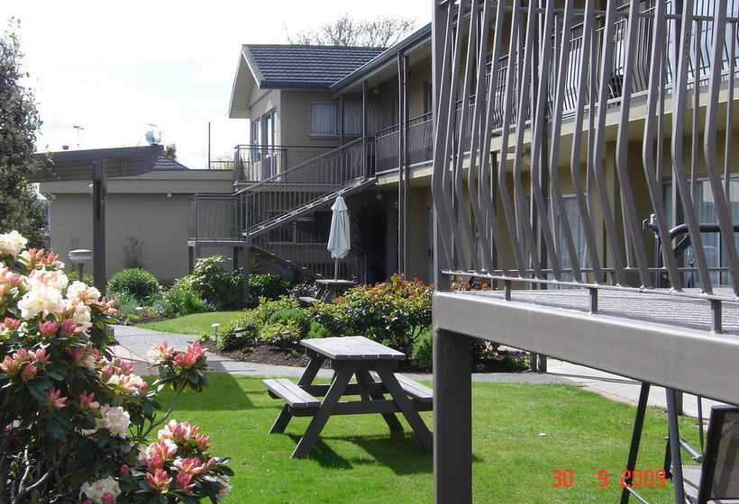 Taylor's Lodge Motel 4