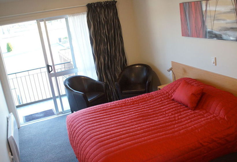 Taylor's Lodge Motel 7