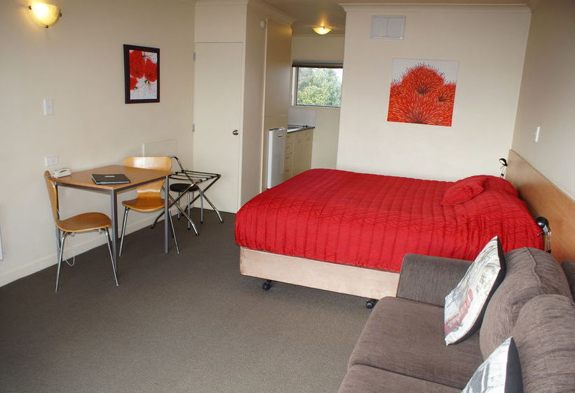 Taylor's Lodge Motel 8