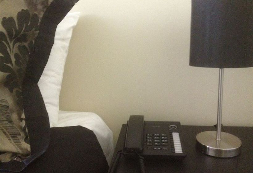 Hotel Travellers International Motor Inn 1