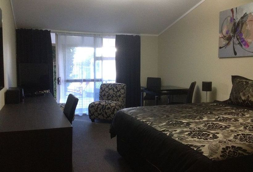 Hotel Travellers International Motor Inn 10