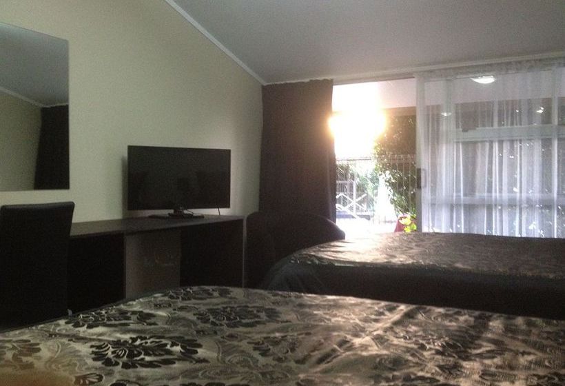 Hotel Travellers International Motor Inn 11