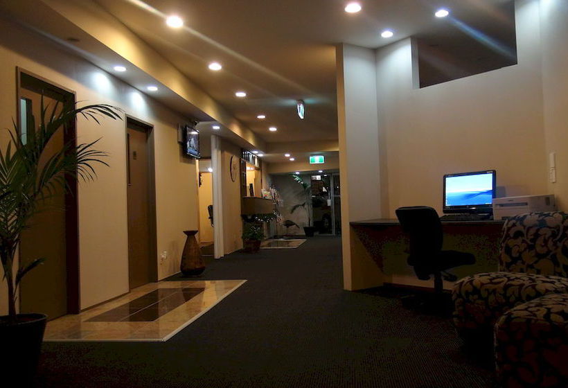 Hotel Travellers International Motor Inn 15