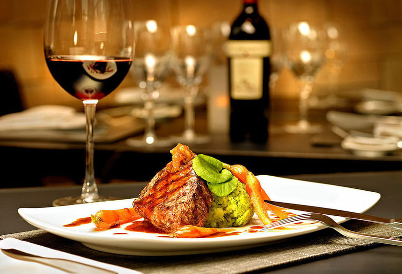 Hotel Travellers International Motor Inn 16