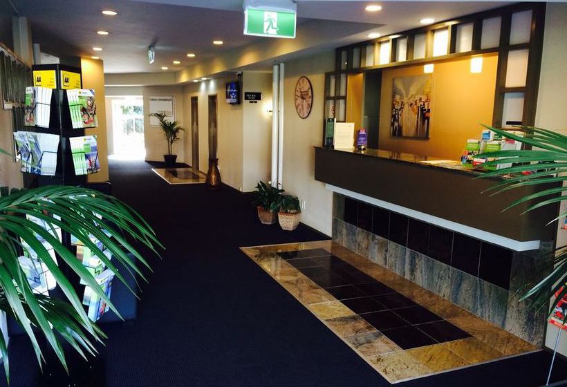 Hotel Travellers International Motor Inn 18