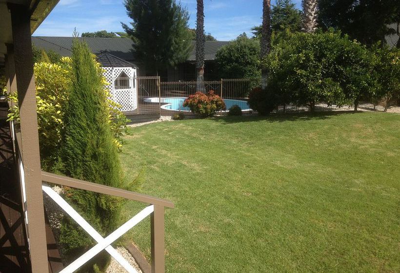 Hotel Travellers International Motor Inn 2