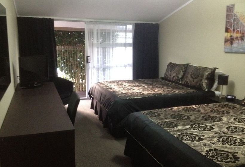 Hotel Travellers International Motor Inn 20