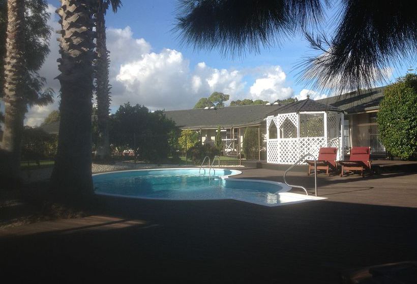 Hotel Travellers International Motor Inn 6