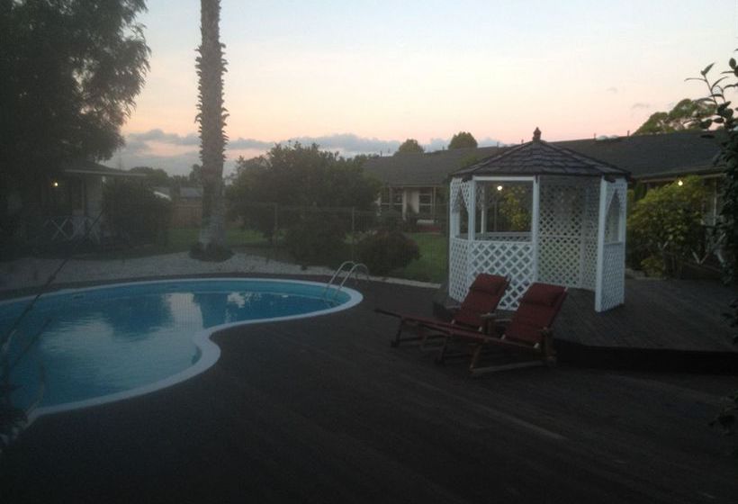 Hotel Travellers International Motor Inn 7