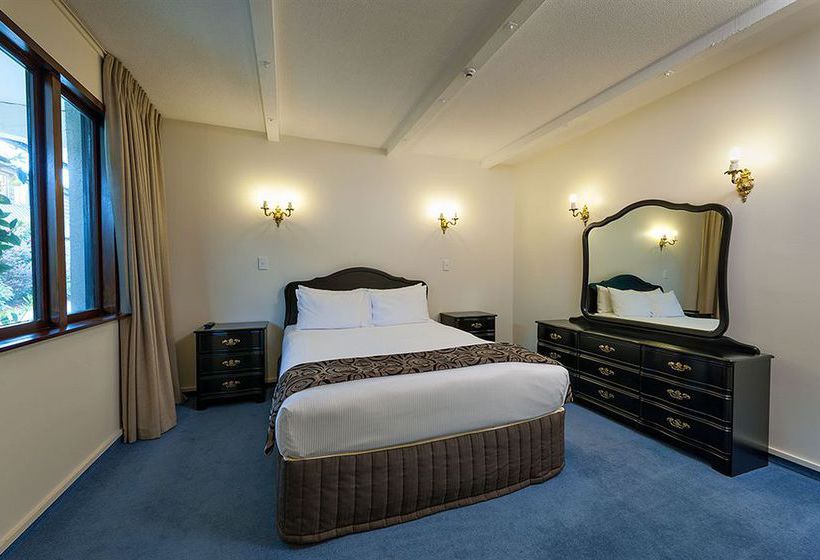 Heartland Hotel Cotswold 4