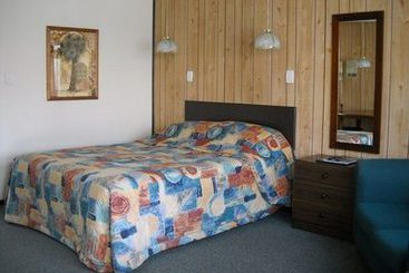 Gothic Heights Motel 3