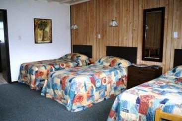 Gothic Heights Motel 4