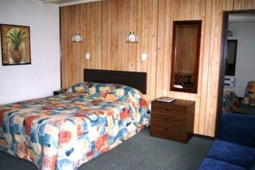 Gothic Heights Motel 5