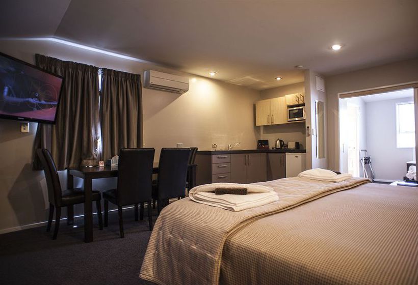 Hotel Arthur's Court Motor Lodge 15