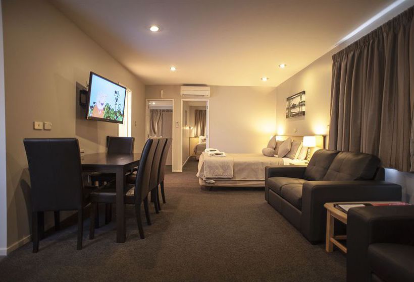 Hotel Arthur's Court Motor Lodge 16