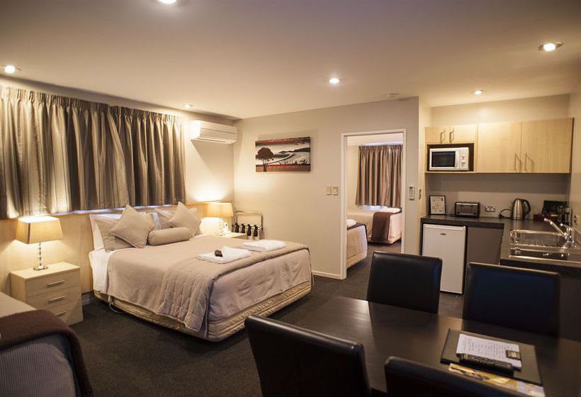 Hotel Arthur's Court Motor Lodge 4