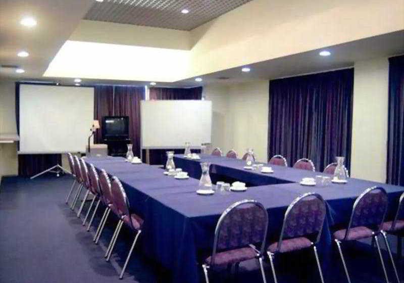 Quality Hotel Cargills 8