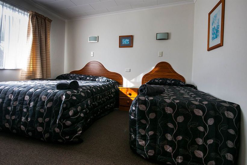 Charles Court Motel 11