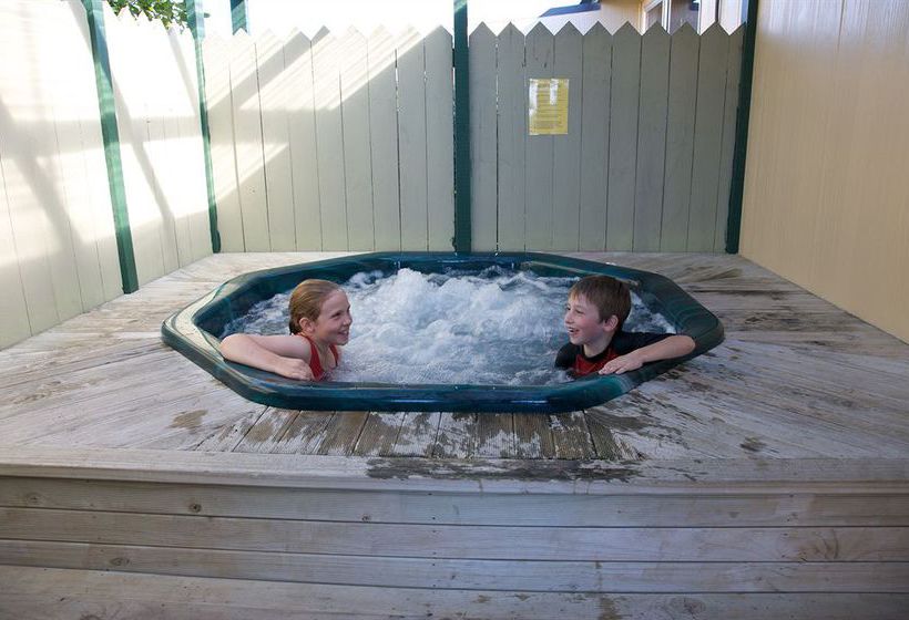 Charles Court Motel 16