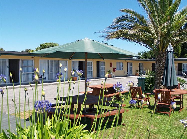 Charles Court Motel 18