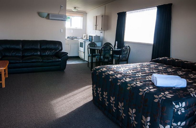 Charles Court Motel 4