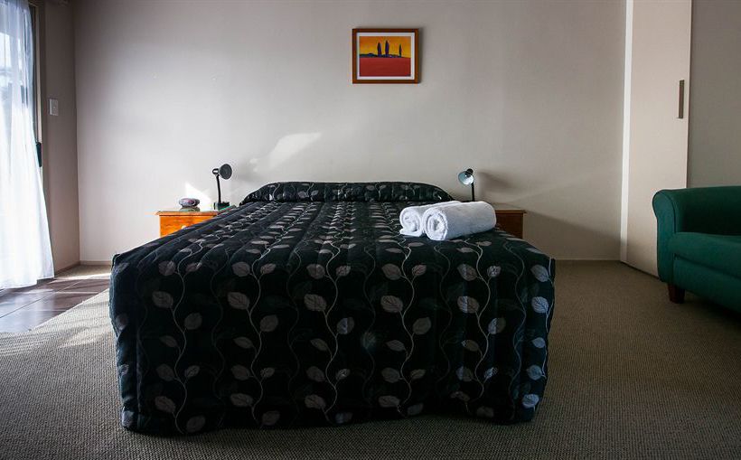 Charles Court Motel 7