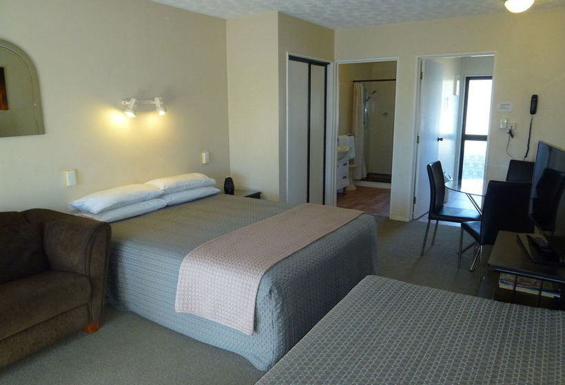 Hotel Balmoral Motor Lodge South Island