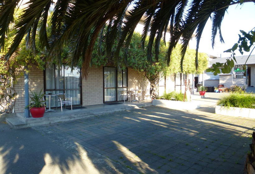 Hotel Balmoral Motor Lodge 13