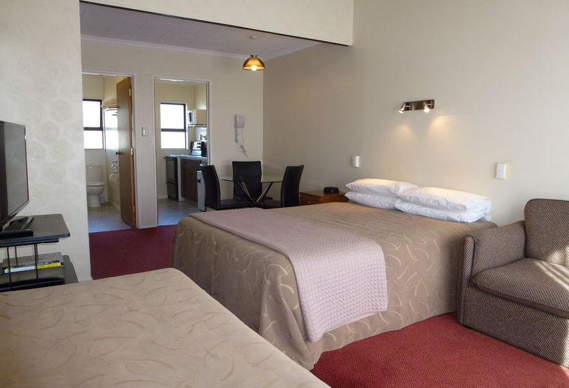 Hotel Balmoral Motor Lodge 8