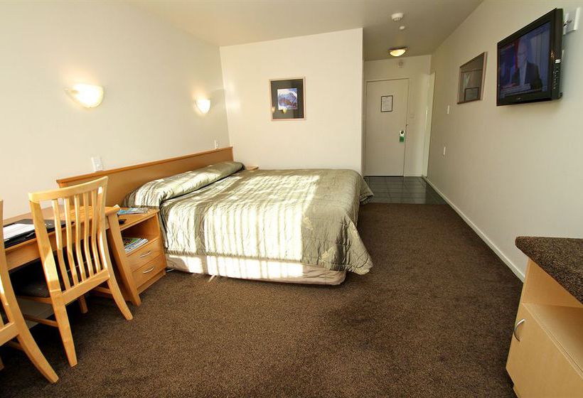 Trailways Hotel Nelson 11