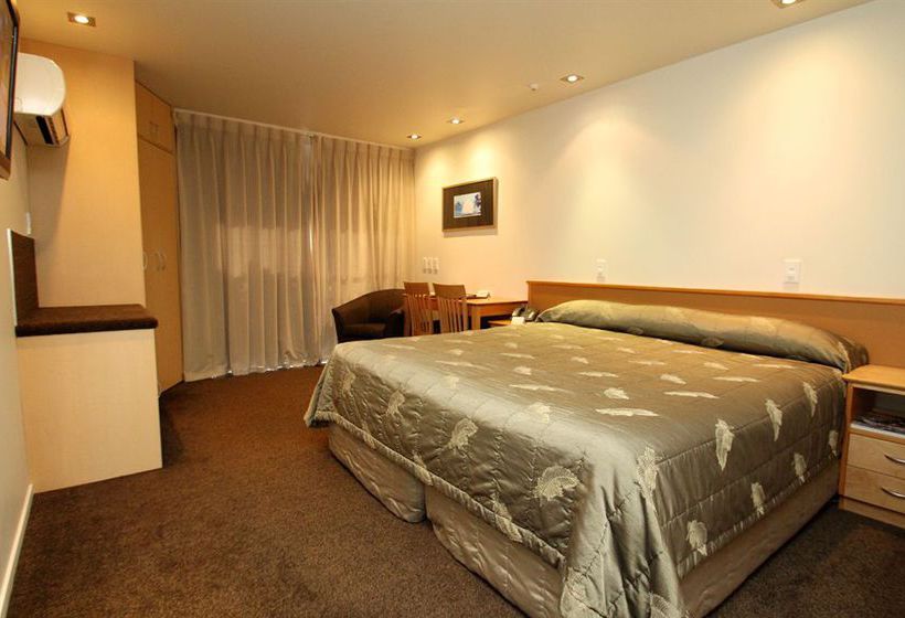 Trailways Hotel Nelson 13