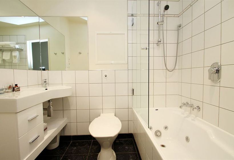 Trailways Hotel Nelson 15