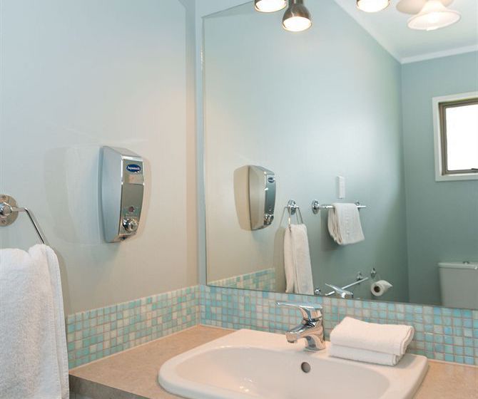 Averill Court Motel 10