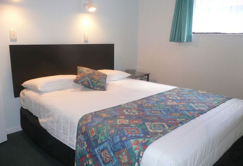 Marlin Court Motel 7