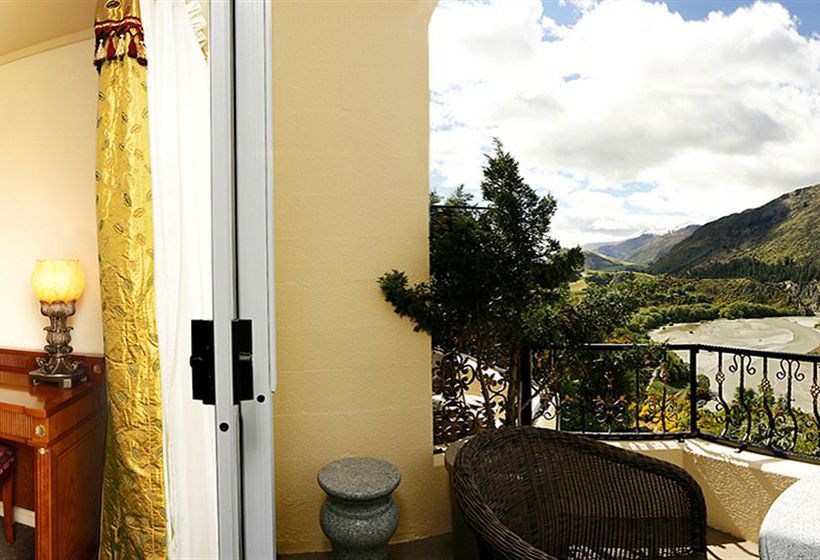 Resort Distinction Queenstown. Nugget Point Boutique Hotel & Spa 7