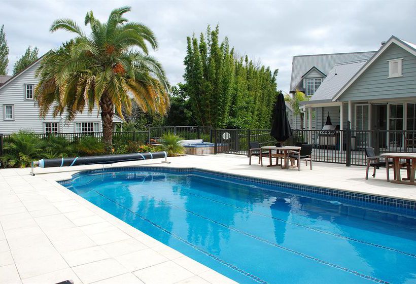 Hotel Russell Cottages