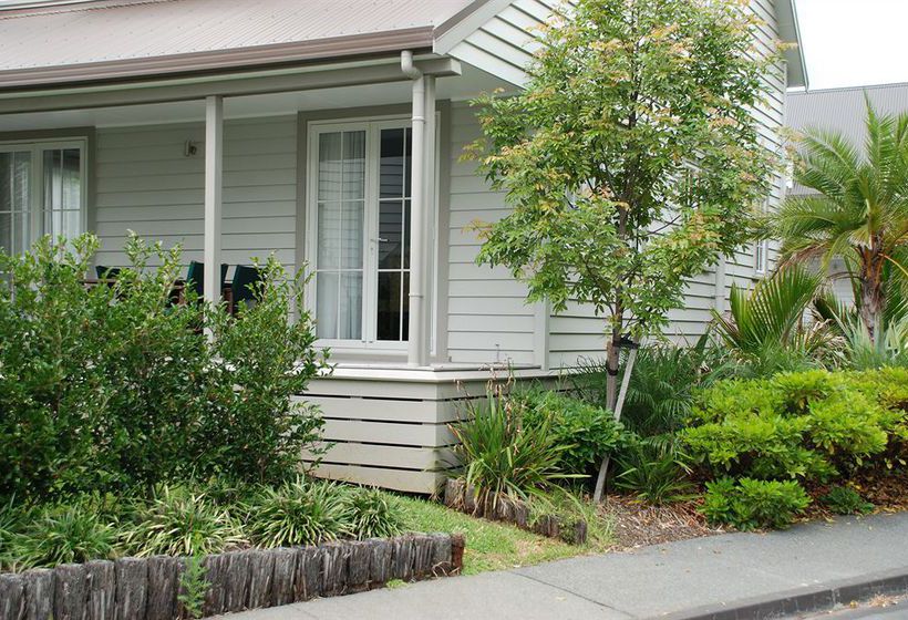 Hotel Russell Cottages 1