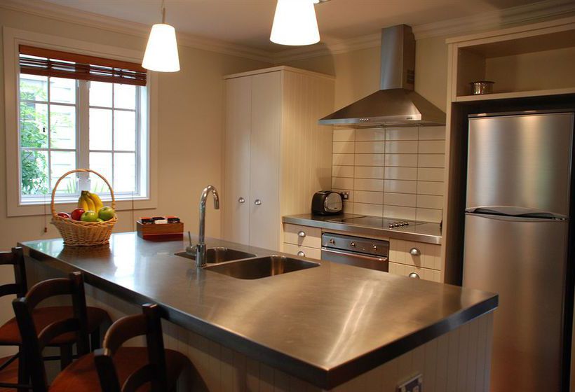 Hotel Russell Cottages 11