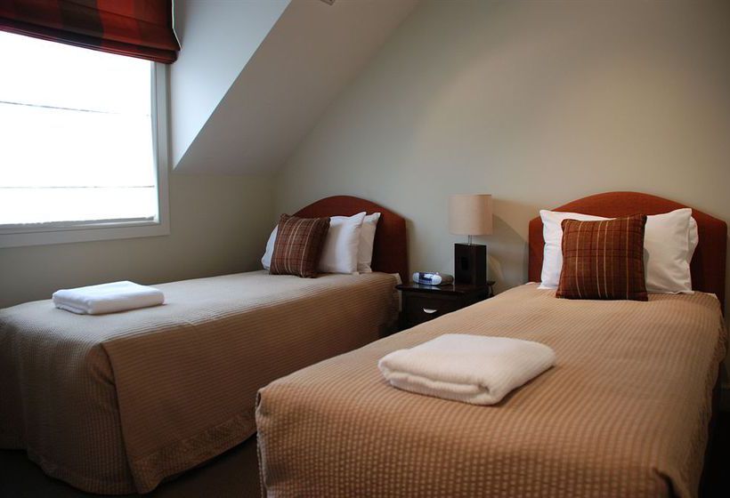 Hotel Russell Cottages 14