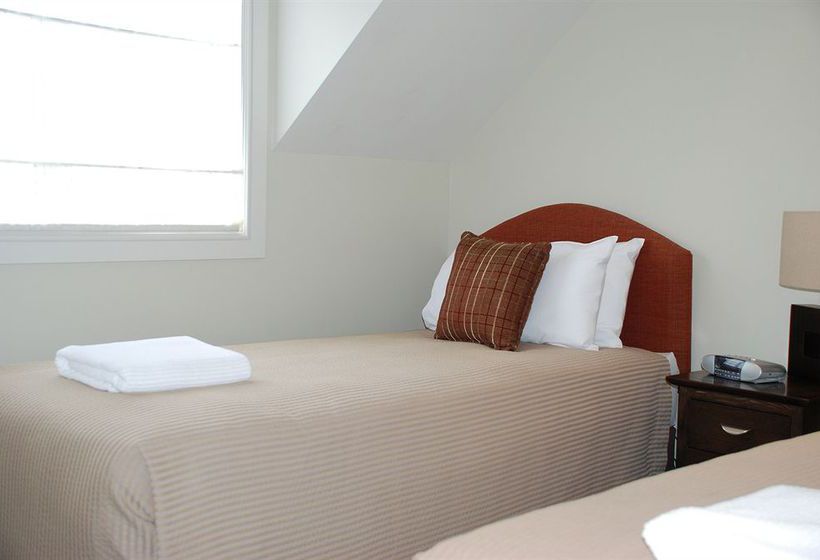 Hotel Russell Cottages 16