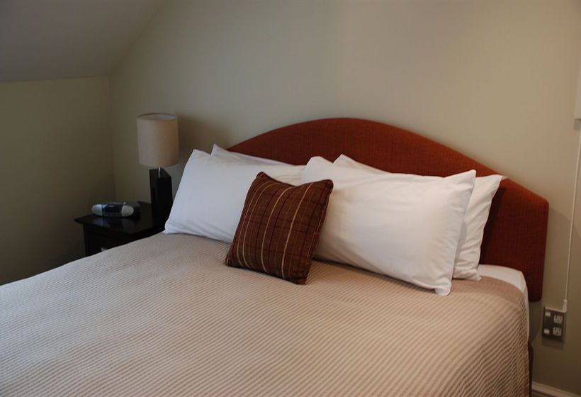 Hotel Russell Cottages 17